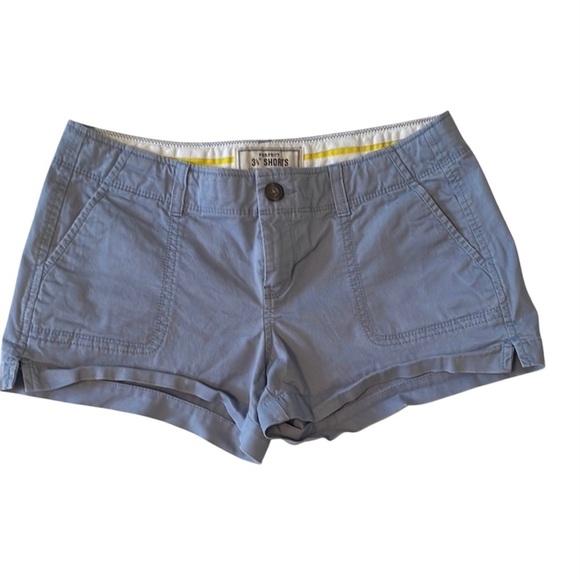 Old Navy Favorite Khakis Gray 3 1/2 Low-Rise Shorts EUC Size 4 - Picture 1 of 5